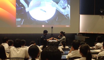 Chinen High School Students Visited OIST