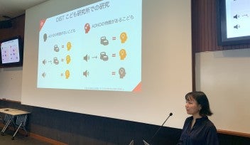 レクチャーをしているOISTリサーチフェロー