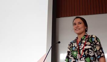 レクチャーをしているOIST客員研究員