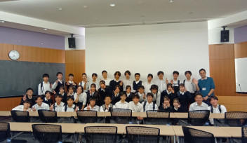 福岡県立筑紫丘高校がOISTを訪問しました