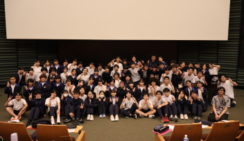 Kaiho Junior High School students visited OIST