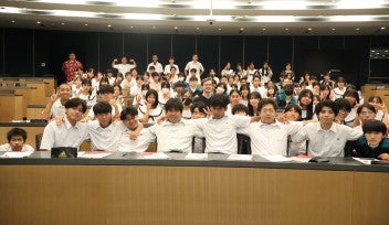 Okinawa Prefectural Itoman High School Students Visited OIST