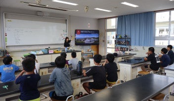 Outreach Class at Nago Elementary School in Nago City