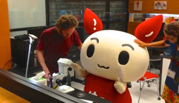 Kenketsu-chan recruits blood donors (June 19, 2013)