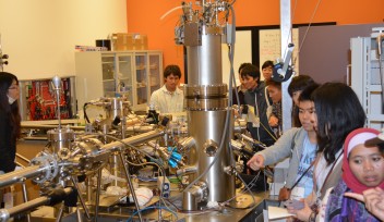 Ryudai Students in the Energy Materials and Surface Sciences Unit