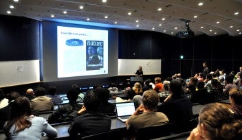 ネイチャー誌シニア・エディターのマグダレーナ・スキッパー博士によるOISTでの「コロキアム」講演 