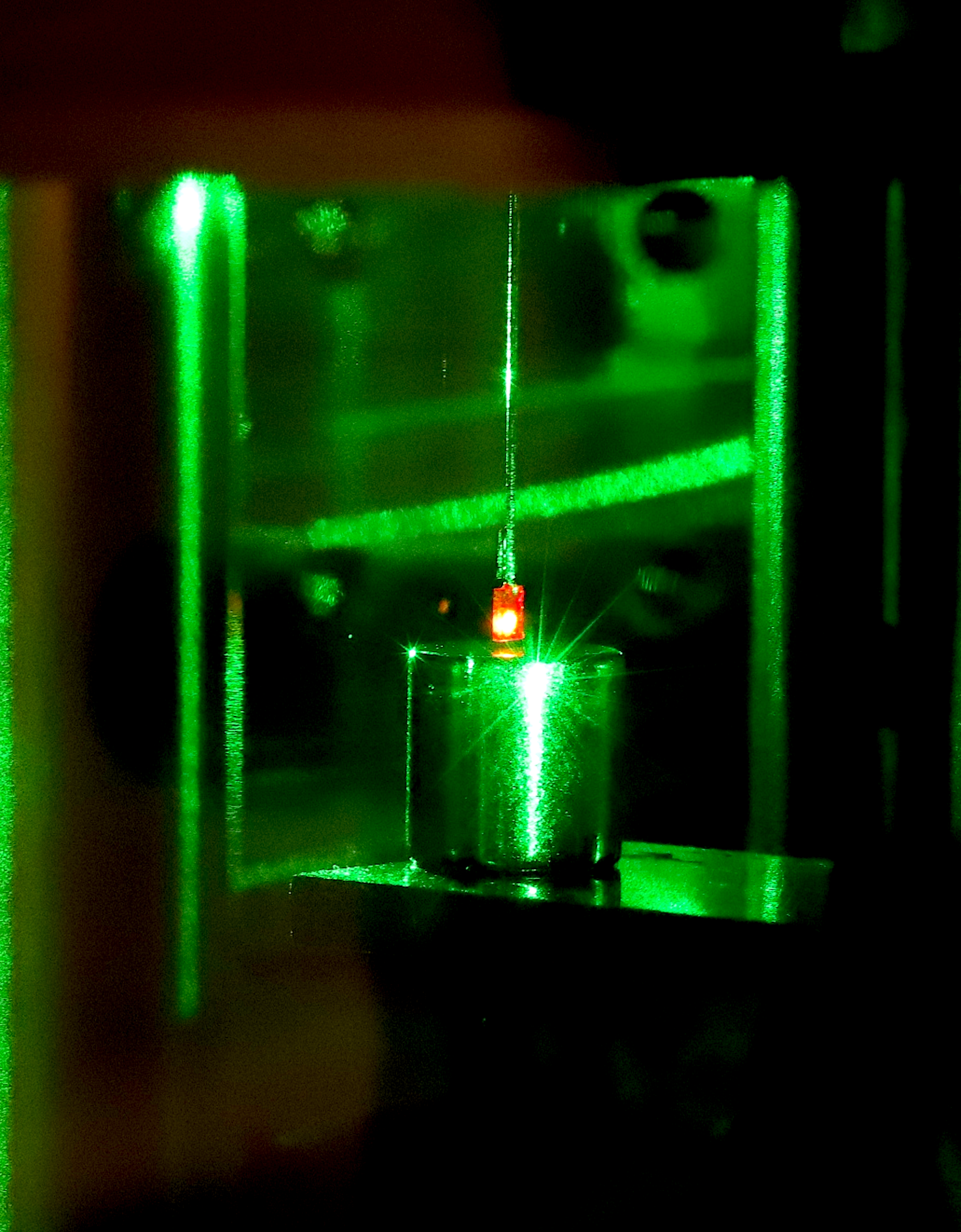 Ein Quantum Chaos 2018 750mセット First observation of quantum spins shifting a centimeter-scale
