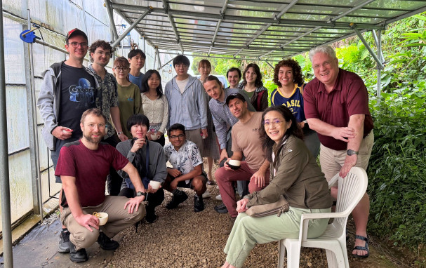 qed_gallery_202604_Strawberry Picking