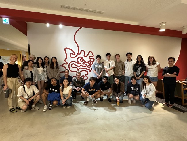 A group of high-school students from Tara guided high-school students from The American School in Japan at OIST 