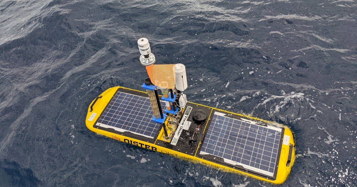 WaveGlider01_0.jpg?h=71976bb4&